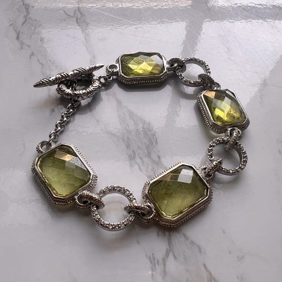 Green Stone and Silver-Tone Toggle Clasp Bracelet - Picture 5 of 9